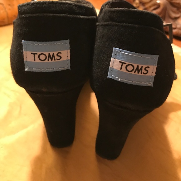 Toms Suede Strappy Wedge - Picture 2 of 8